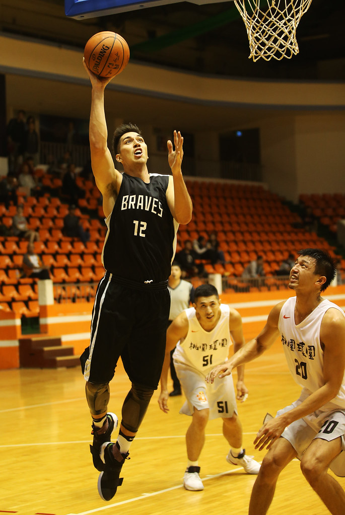 包提傑表現搶眼　驚訝被包夾