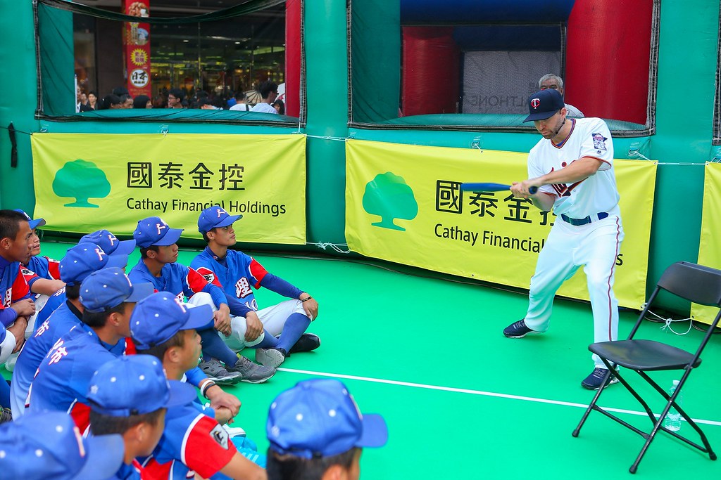 MLB棒球樂園引爆棒球魂 萬人High翻信義商圈