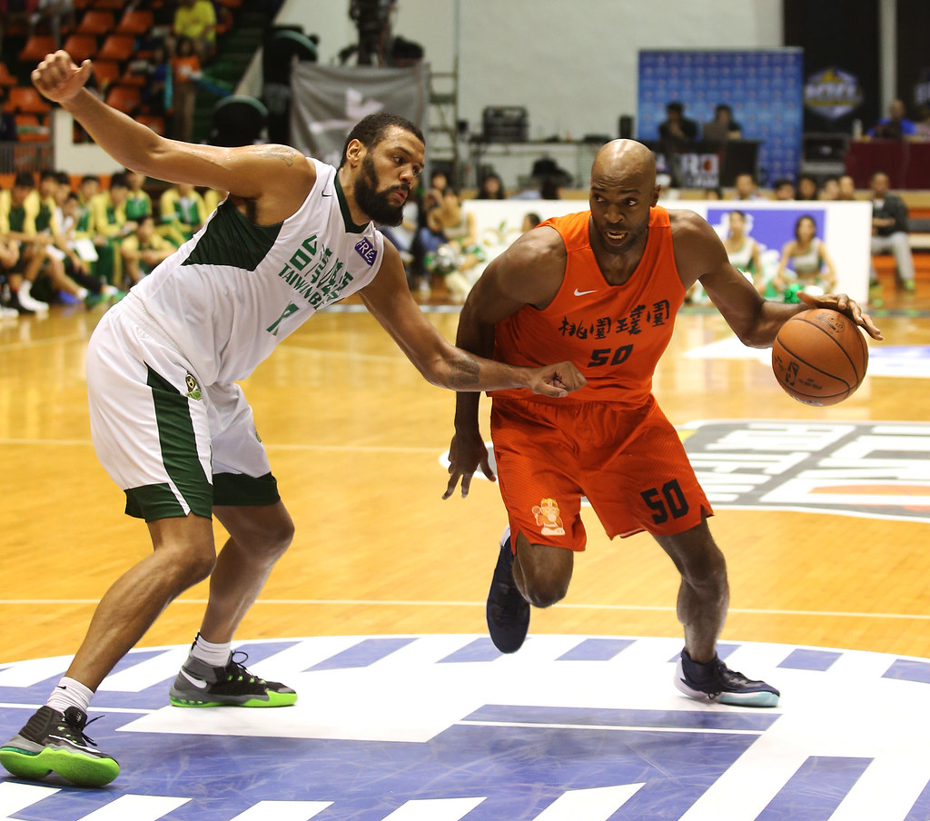 戴維斯強勢復出　璞園開幕戰克台啤