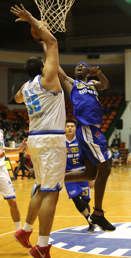 賀夫29分17籃板　助裕隆4連勝