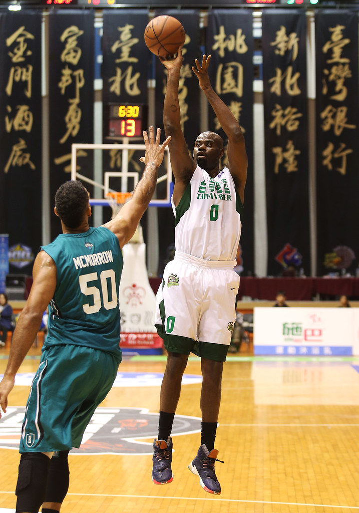 B.戴維斯助陣仍輸　閻總肯定拚戰精神