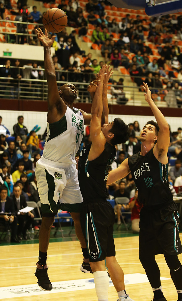 B.戴維斯下半場發威　台啤4連勝