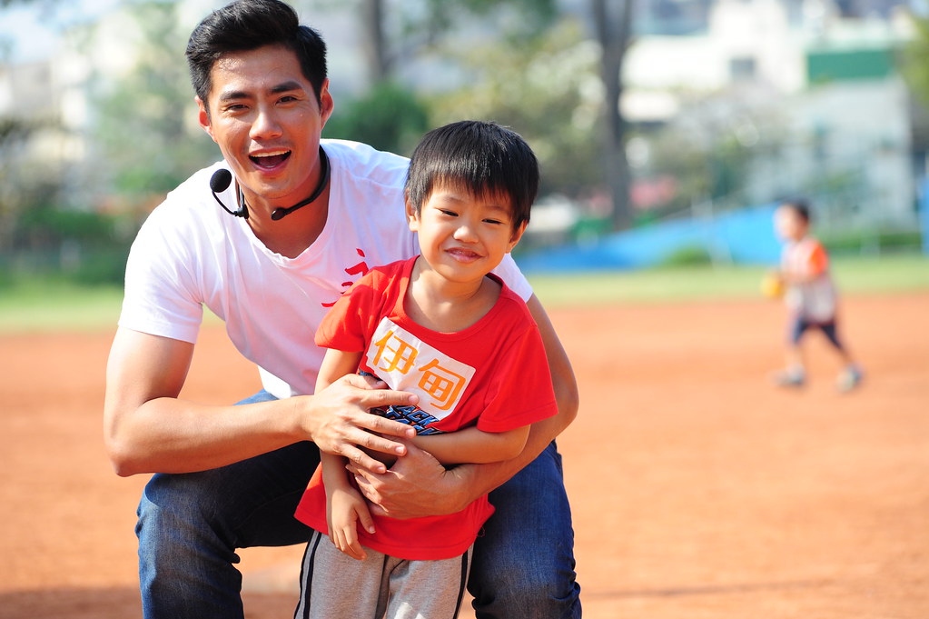 幼幼版棒球賽伊甸開打　陳偉殷返鄉當老師