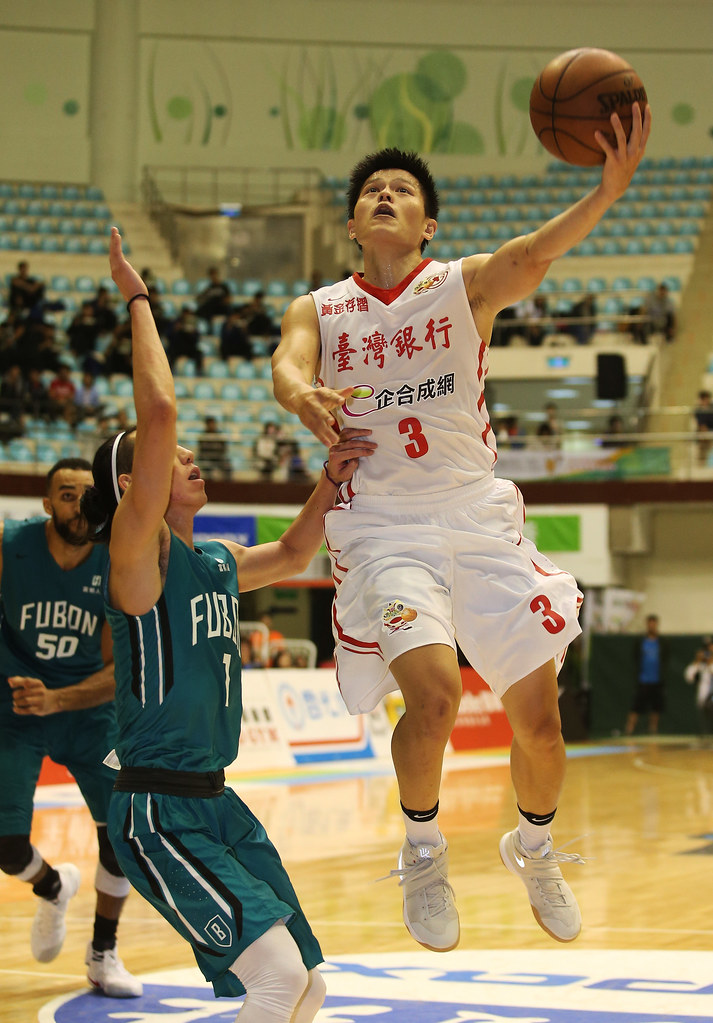 成力煥、李維哲聯手43分　助台銀連勝