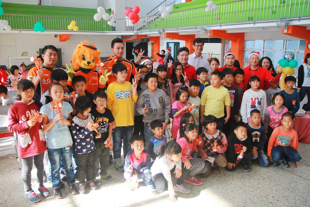 "衣"起圓夢　林岳平、潘彥廷共度歡樂耶誕活動