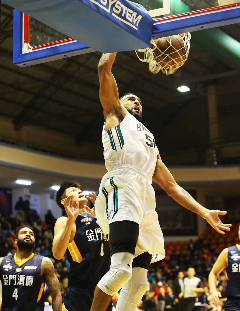 李恩奮起30分　富邦拿金酒止敗