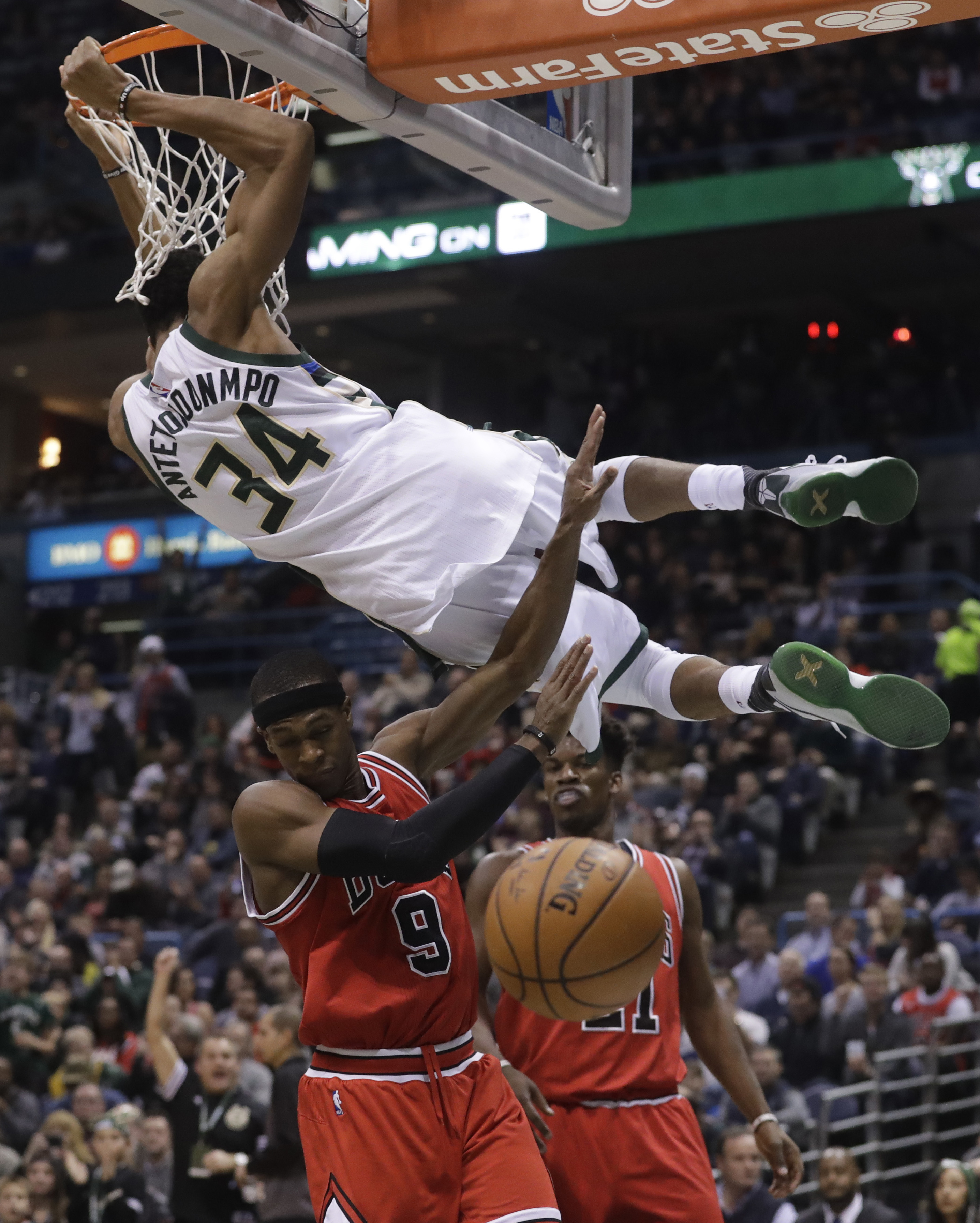 公鹿年輕主力聯手　公牛吞連敗