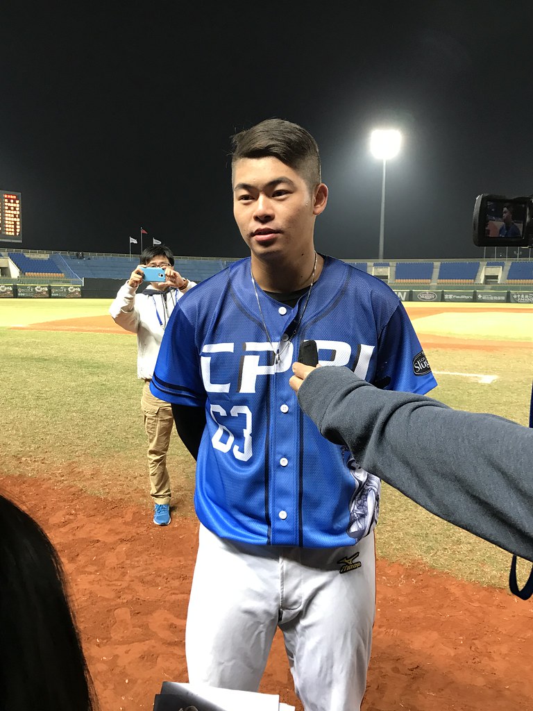 腳先騰空　洪心騏：球速受影響