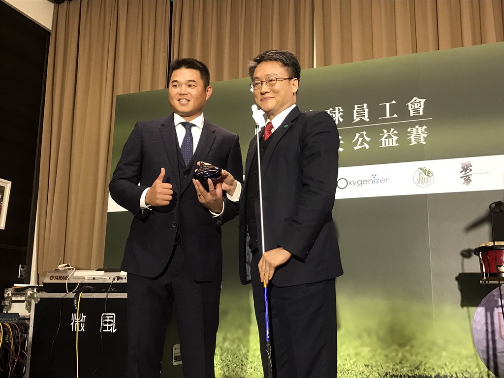 陳金鋒首支「斷桿」　價值五萬元