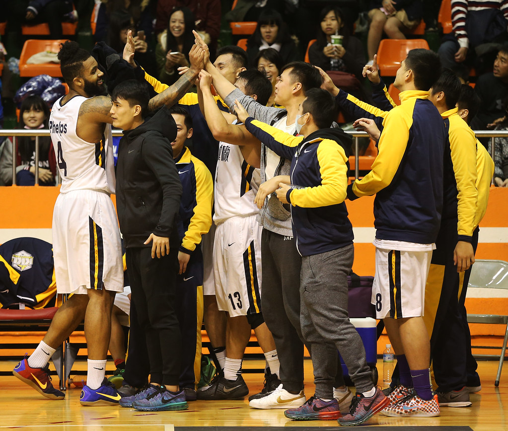 教練隊友幫洗數據　菲爾普斯生涯首大三元