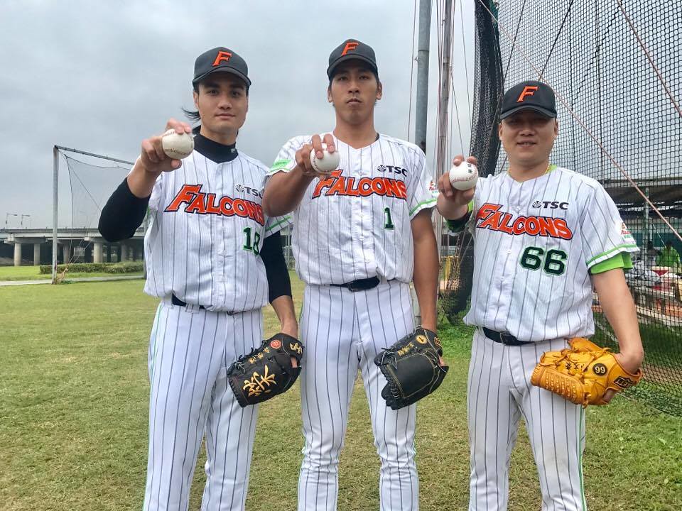 森榮鴻完成報到　領軍「崇越火球鐵三角」