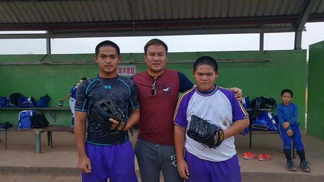 回饋基層　鄭達鴻不忍小球員受苦