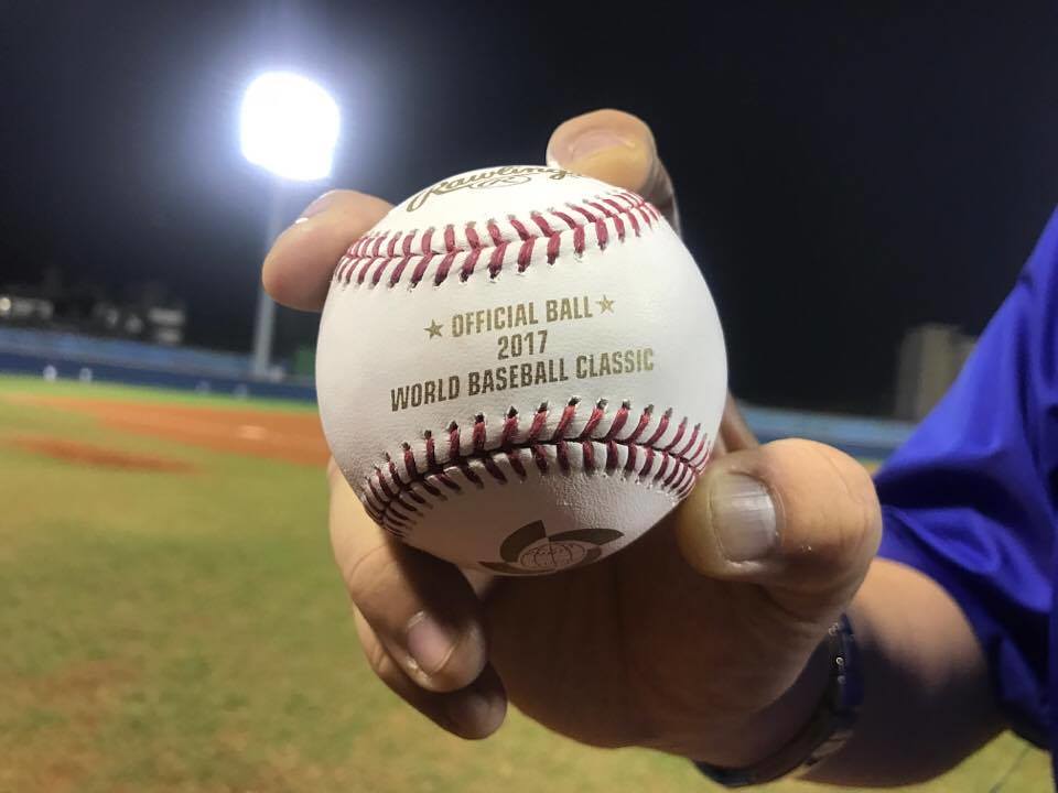 經典賽用球現身　體型較大、縫線較平