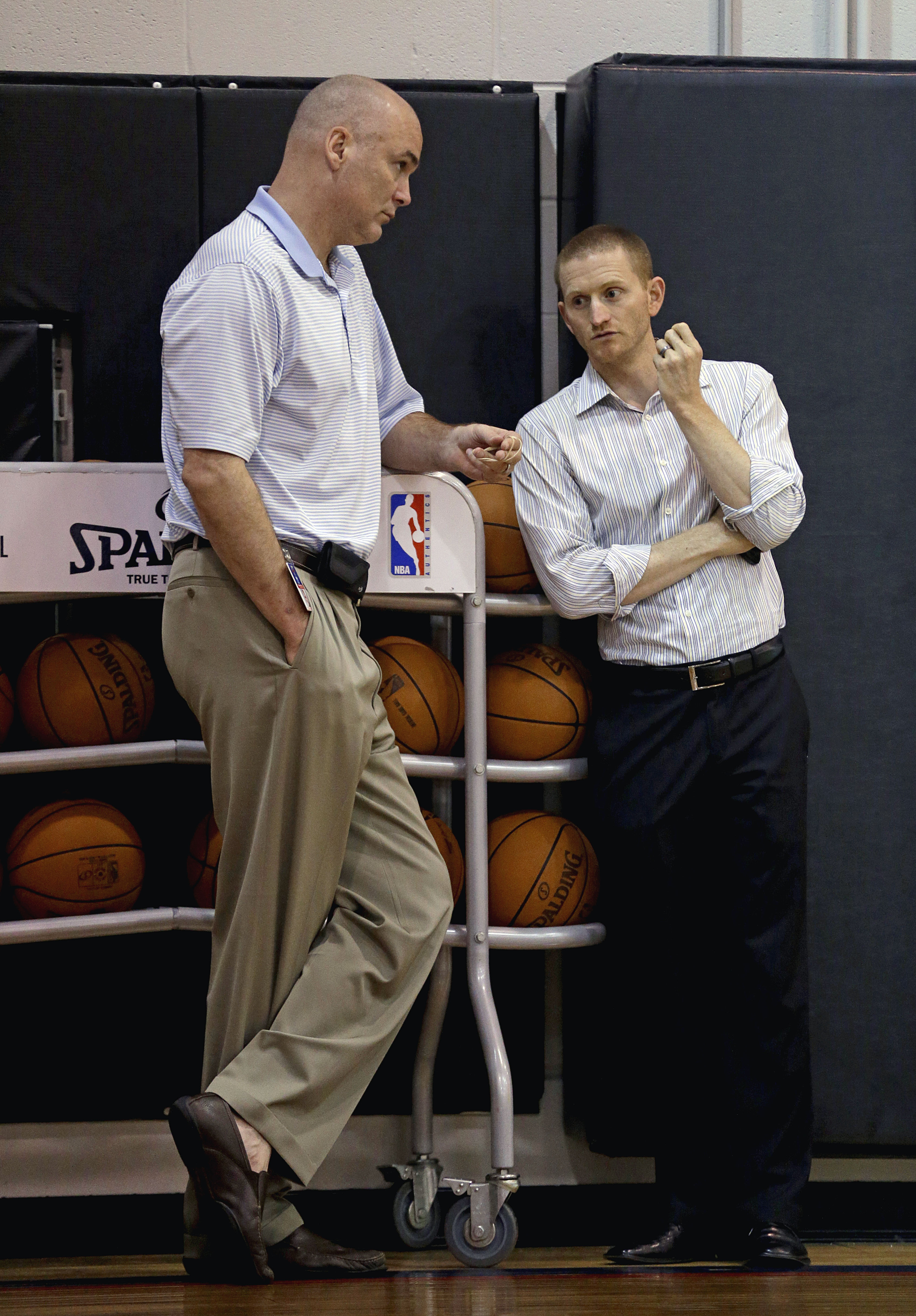 拿種族開玩笑　老鷹總經理道歉