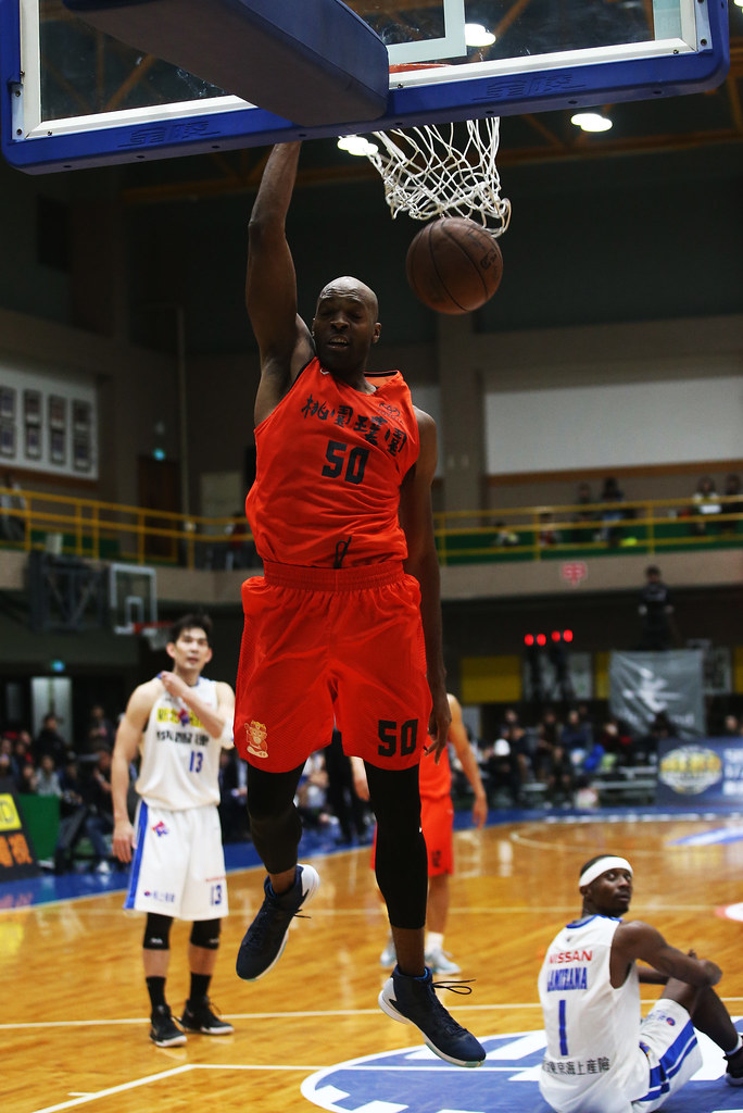 戴維斯連6場雙10　璞園打倒裕隆