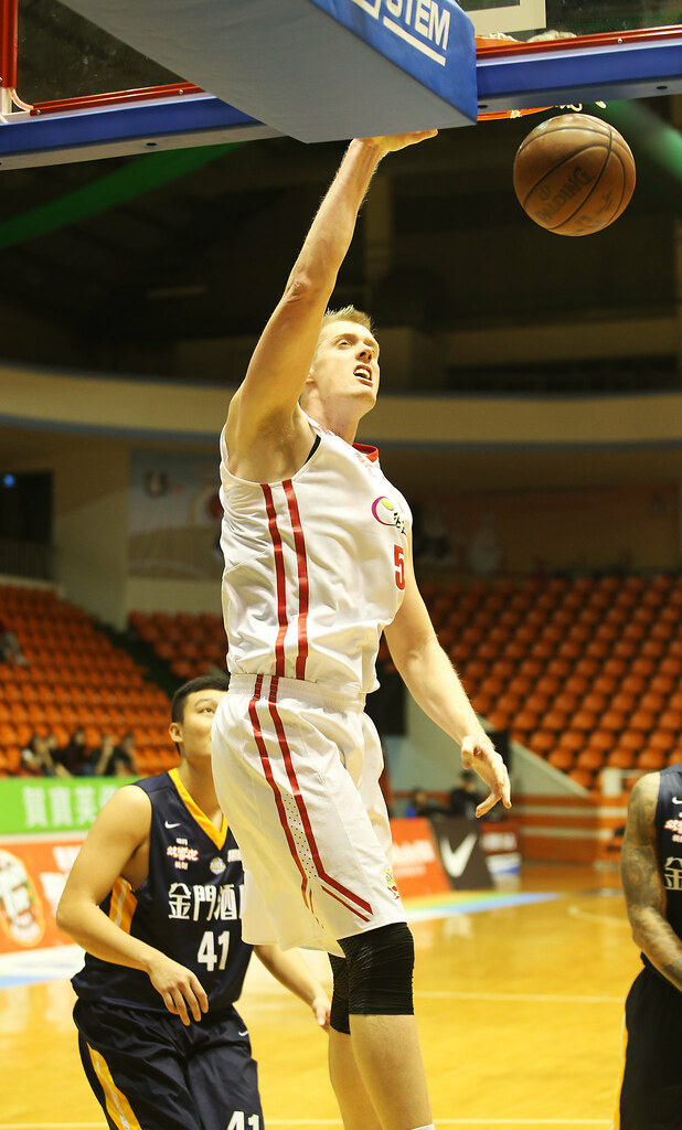 台銀換掉奈維爾　李恩最快13日上陣