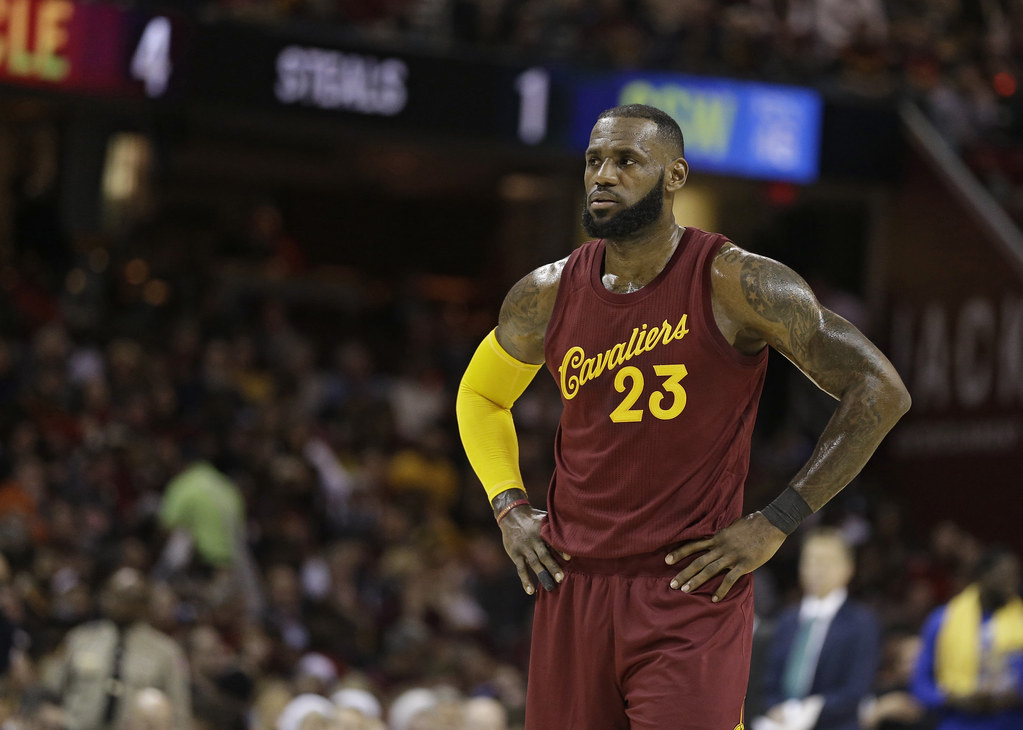 LeBron不滿吹判尺度　Lue：犯規就是犯規