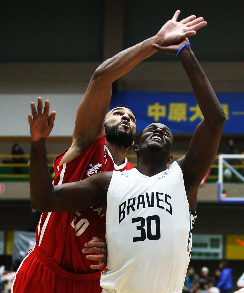 李恩奮力戰前東家　台銀年前9連敗