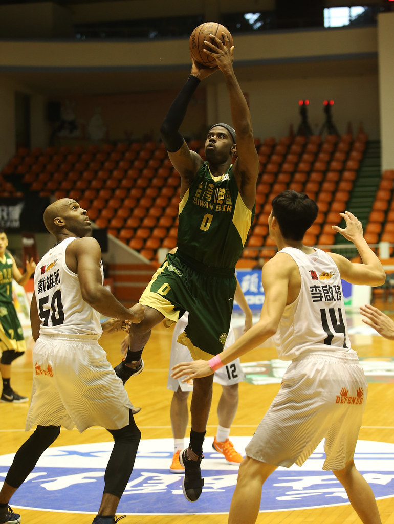 B.戴維斯獲單週最佳球員　飯碗暫保住