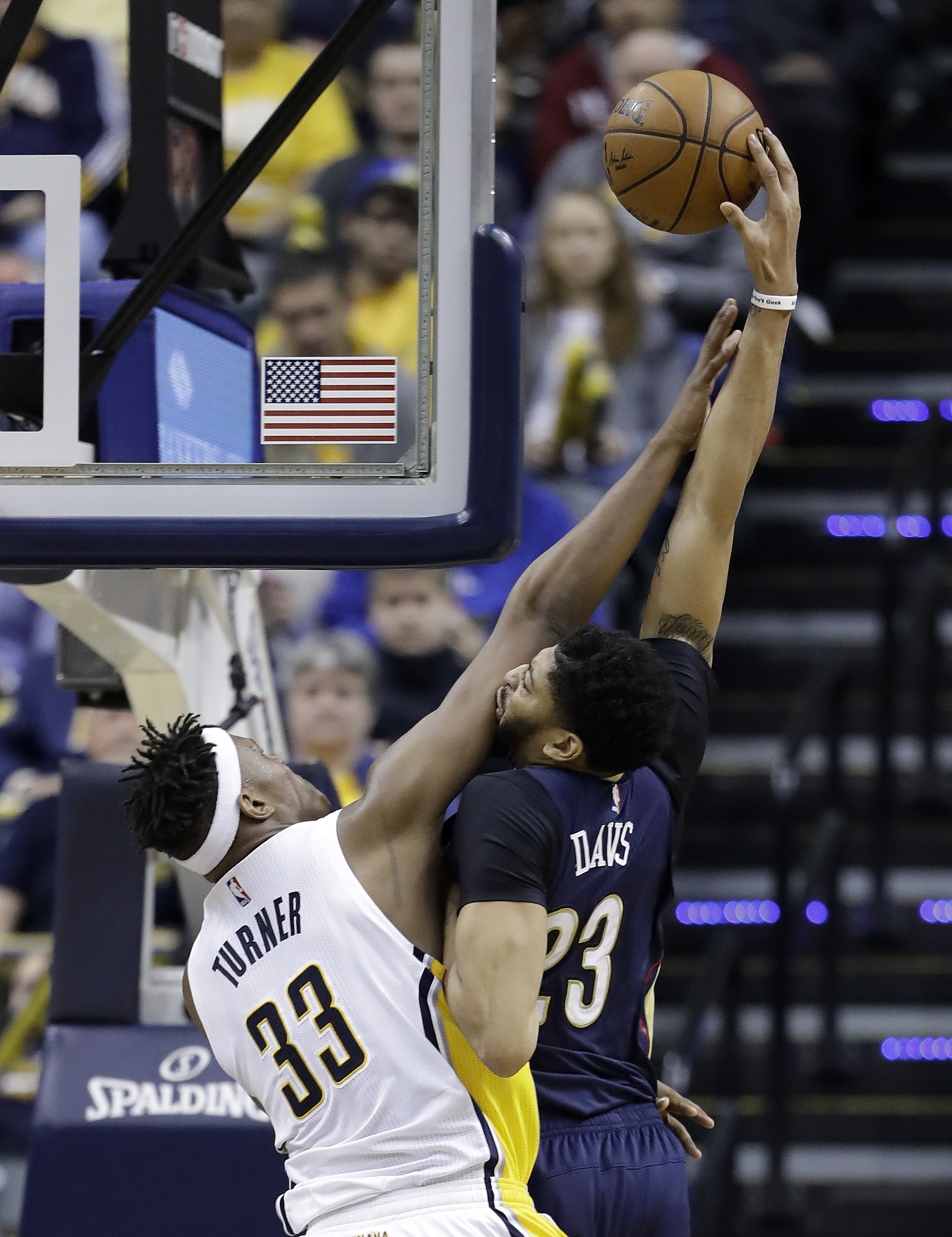 Davis摔傷退場　鵜鶘吞連敗