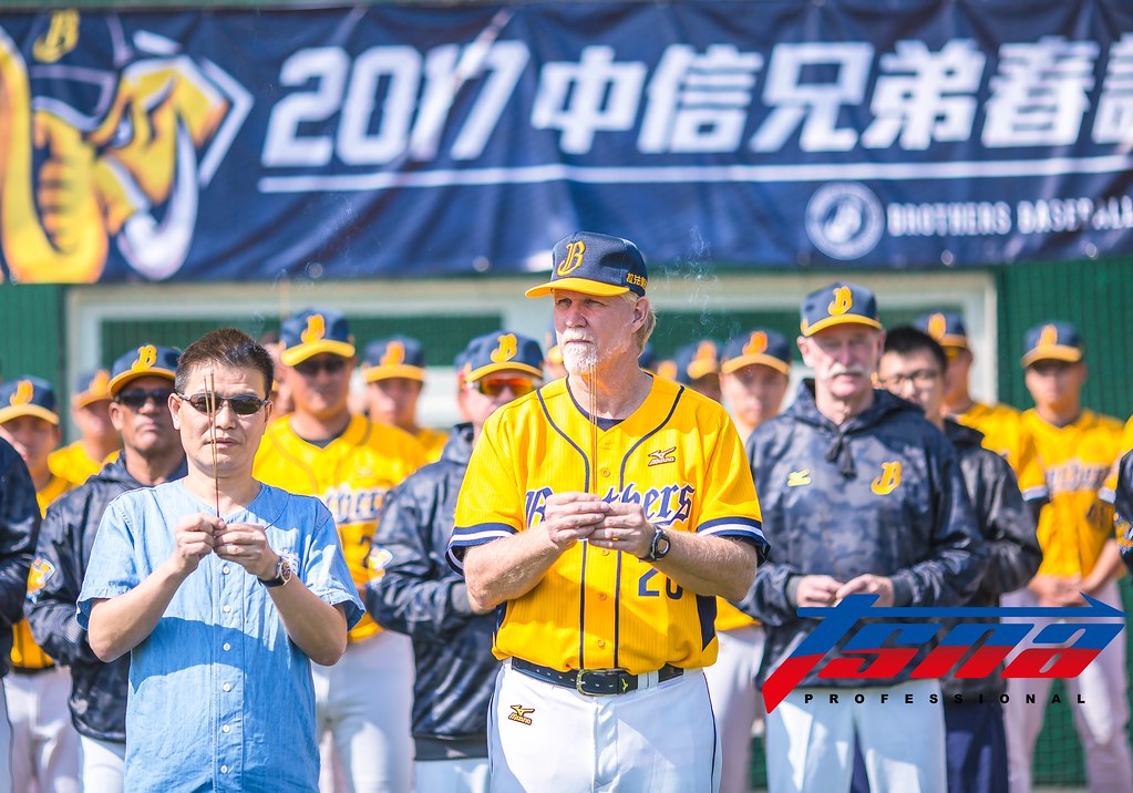 恰恰出席開訓典禮　合約本週出爐