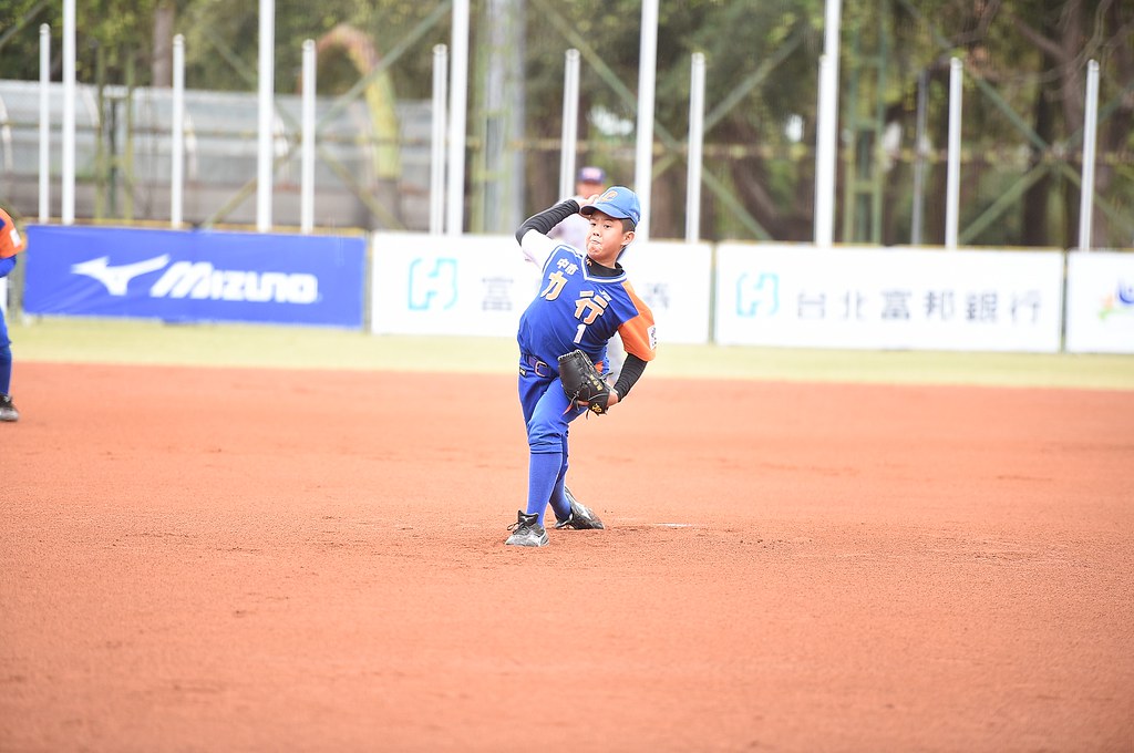 力行「阿飄」先發主投　高雄中正4分落敗