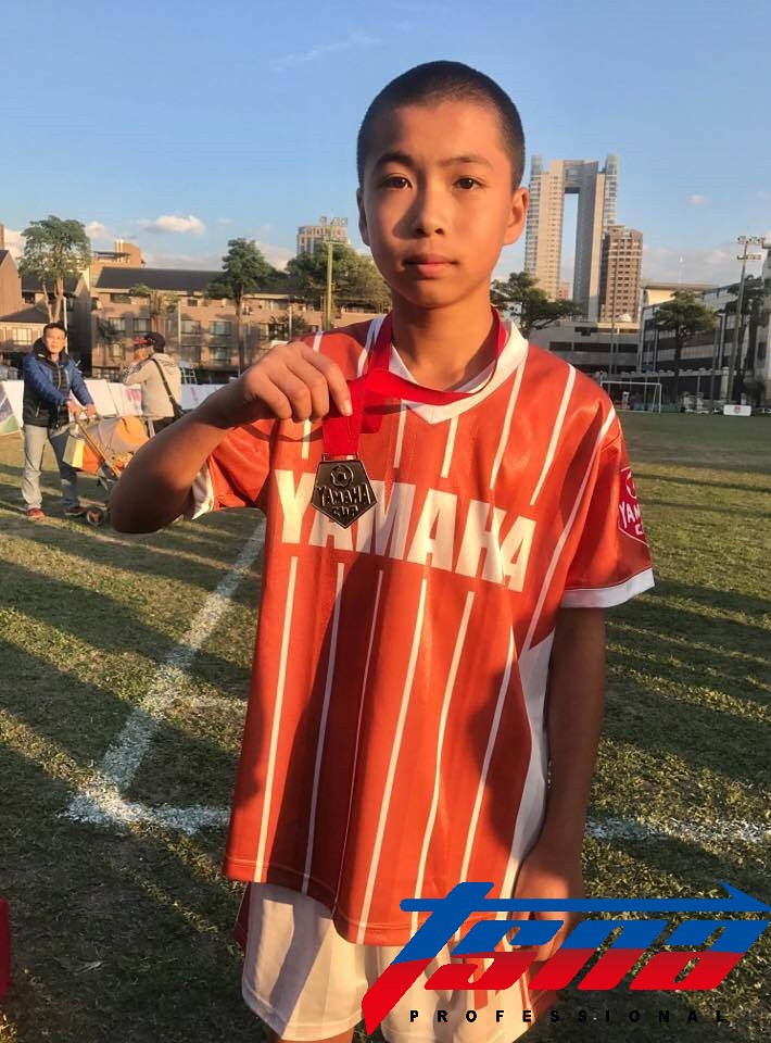 ​撿球培養足球夢　王浩霖赴日集訓