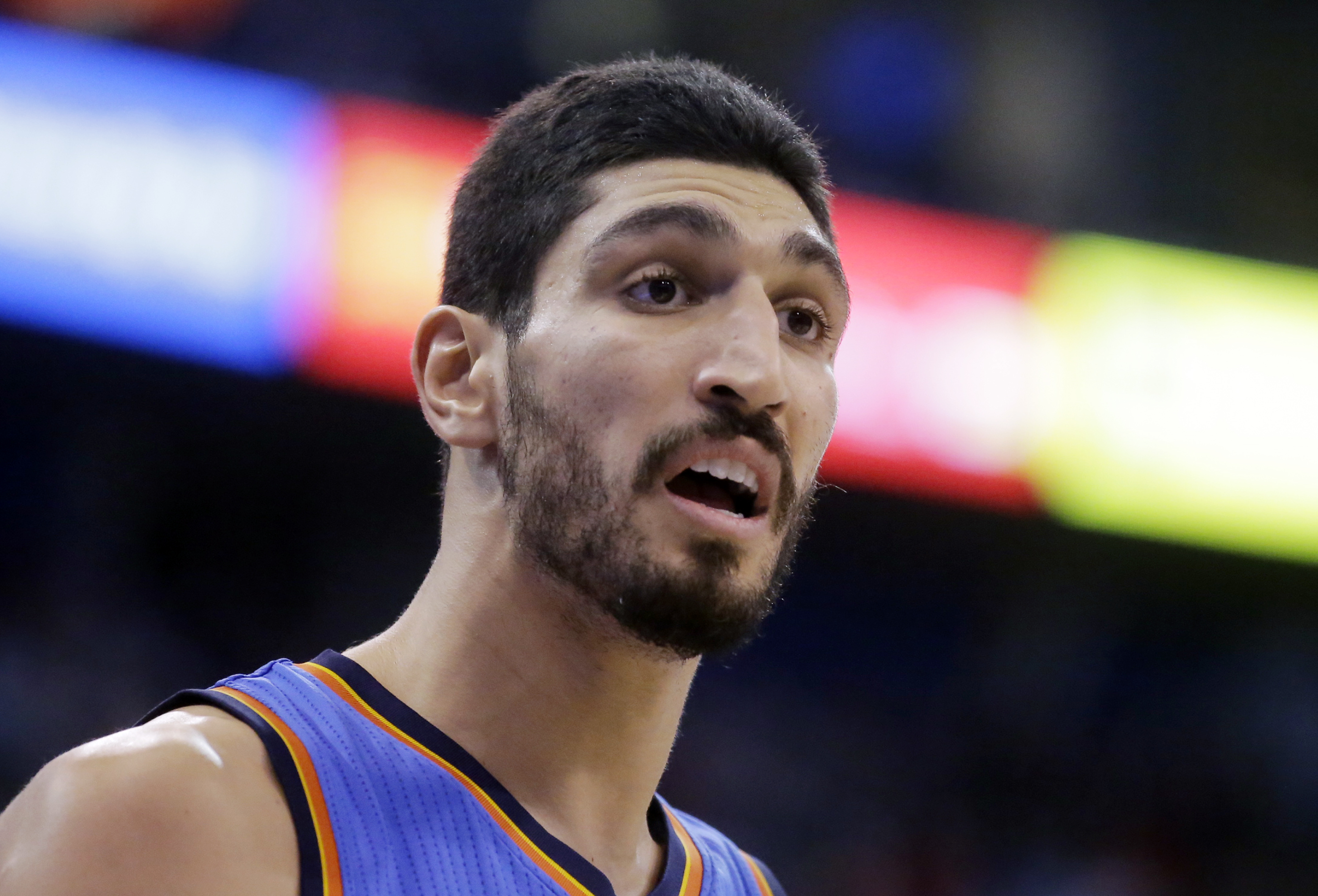 搥椅子骨折　Kanter向隊友道歉