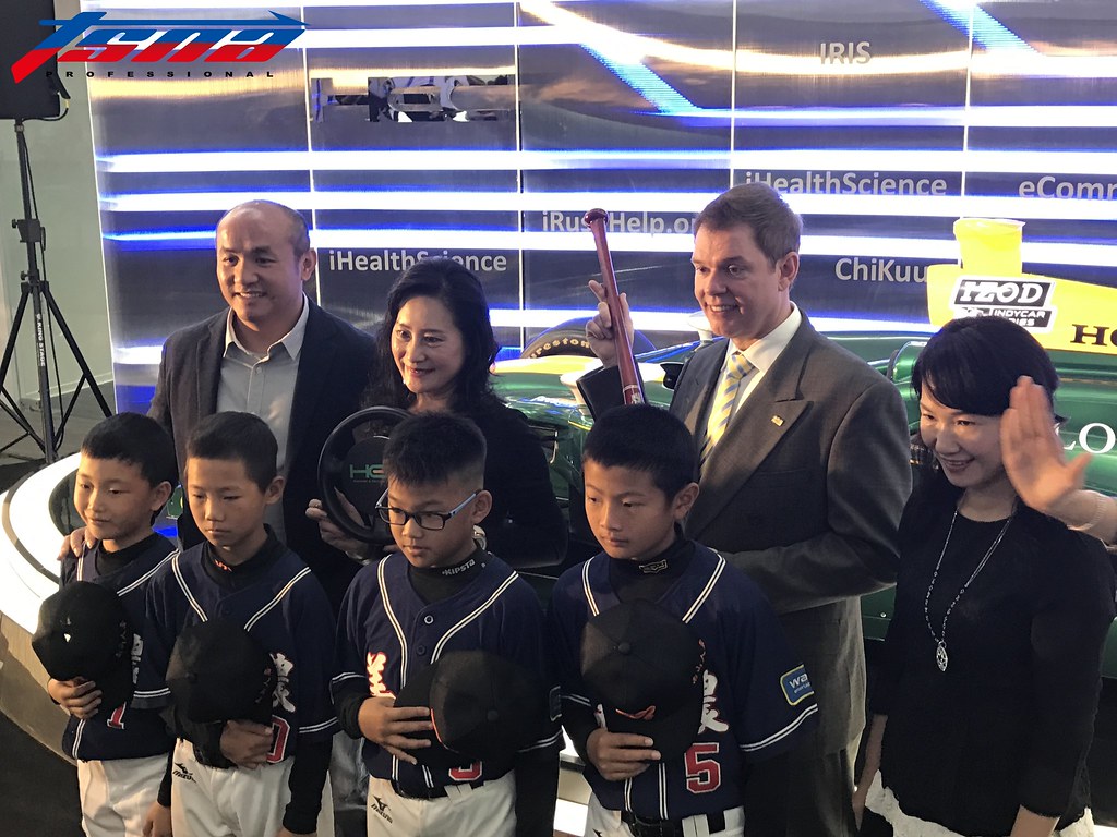 徐生明少棒賽募款　競標頂級賽車