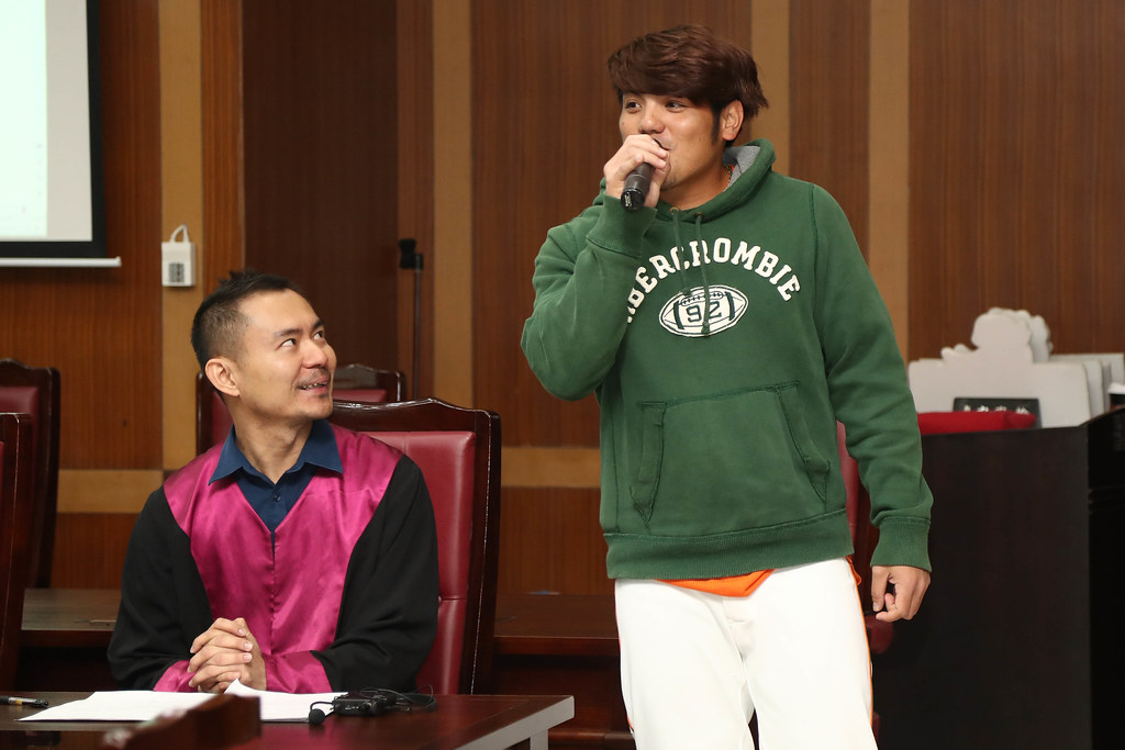 統一獅法治教育課程　黃恩賜翻譯秀幽默感