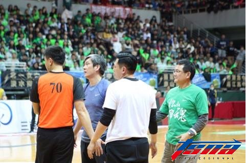 黃萬隆爆氣被吹T　南山全勝搶第1