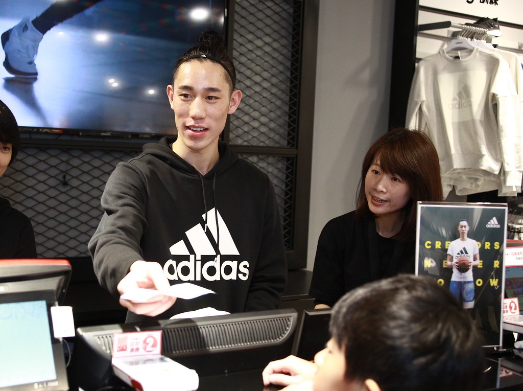 adidas x 林書緯  高雄大魯閣草衙道球迷見面會