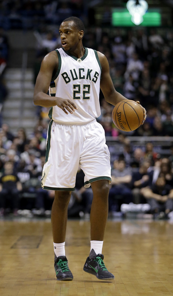 Antetokounmpo、Middleton聯手　賞籃網14連敗