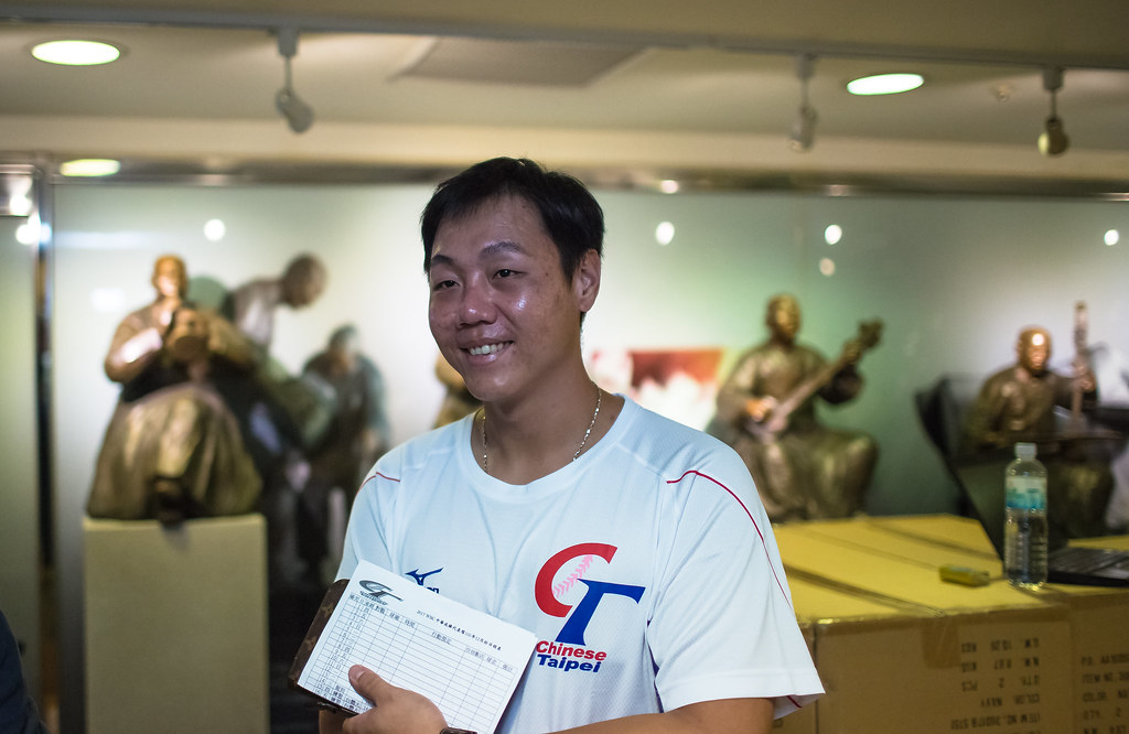 小蝦捲車庫前等爸爸　林益全為她燙頭髮