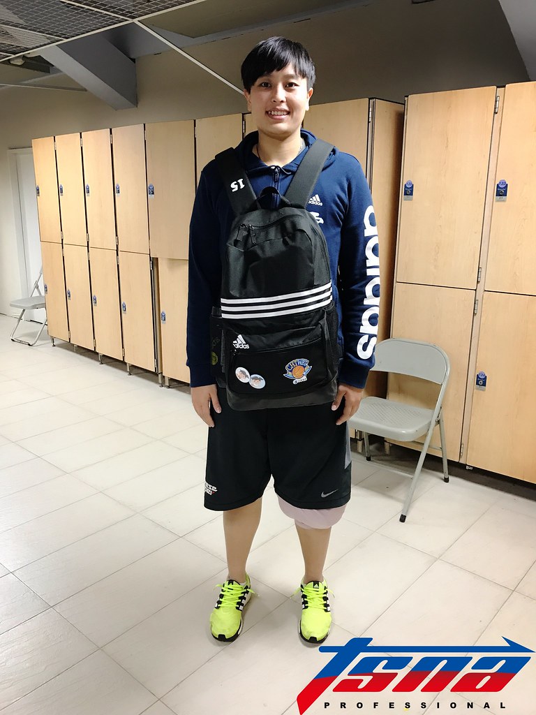 左膝動刀3次　謝佩君學習與傷勢共存