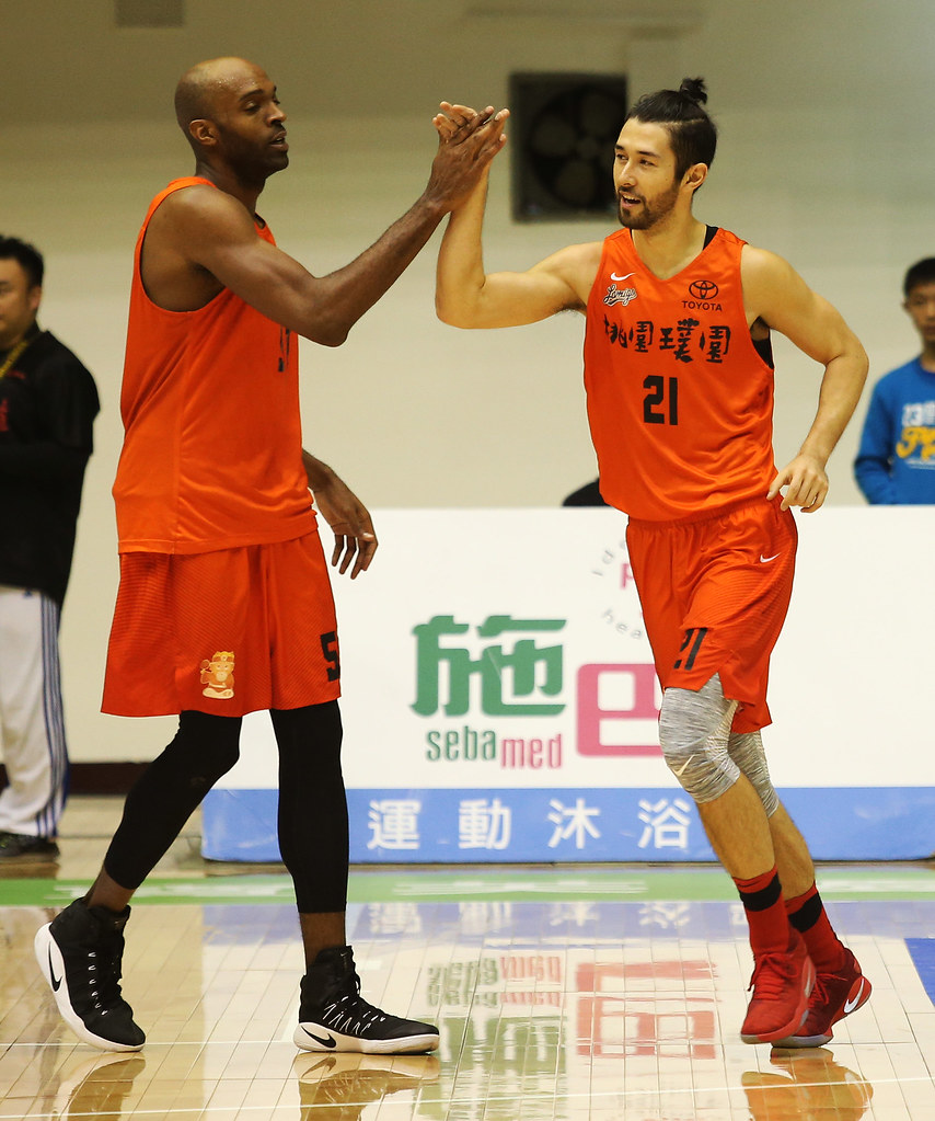 戴維斯雙10貢獻　璞園2連勝聽牌