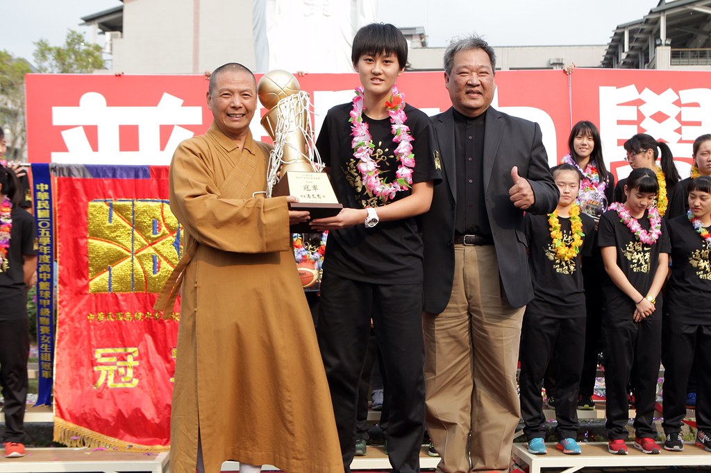 普門奪冠凱歸返校　全校盛大歡迎