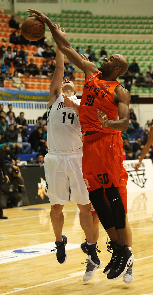 送簡浩生日禮物　Q飆致勝跳投