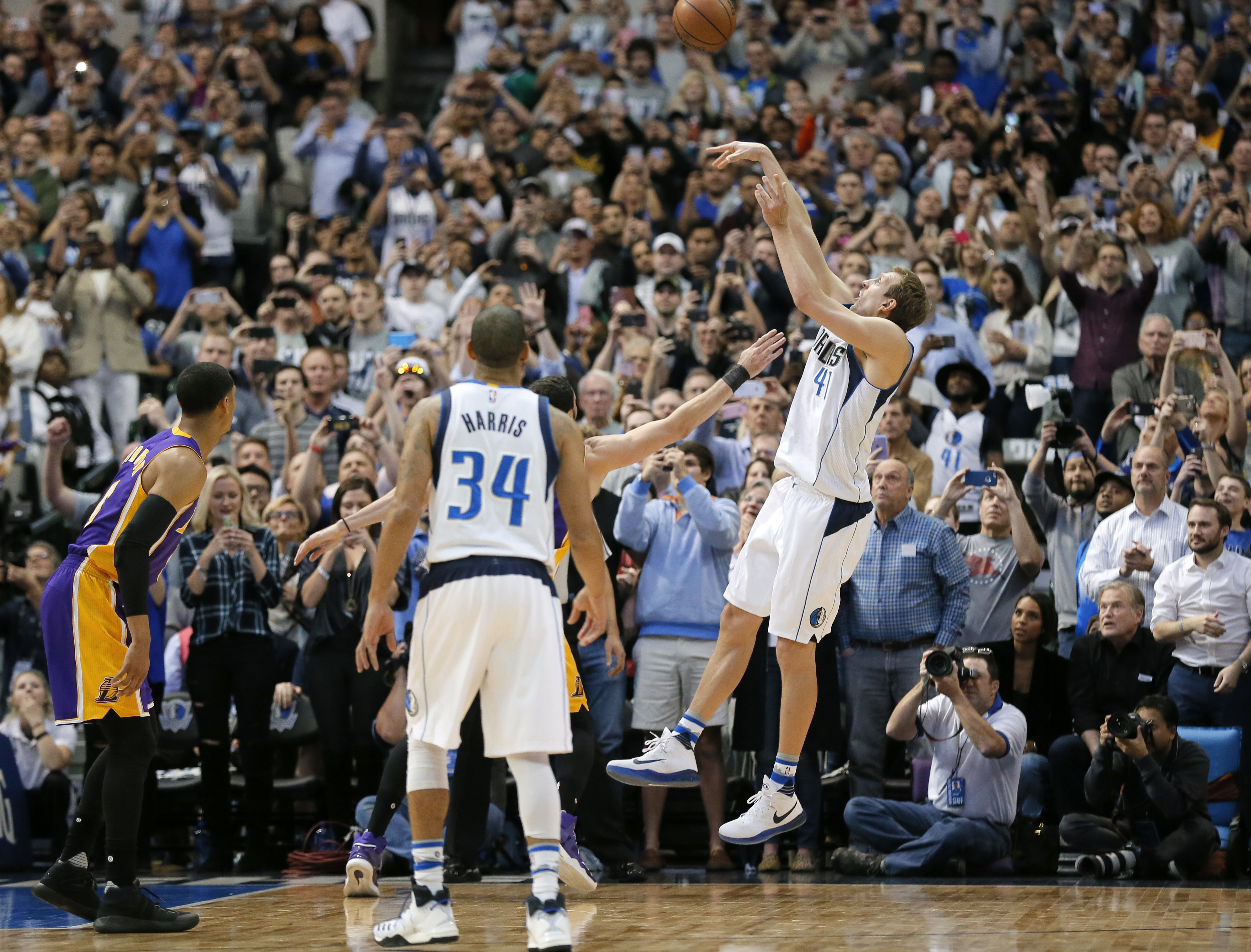 生涯30000分　Nowitzki成史上第6人