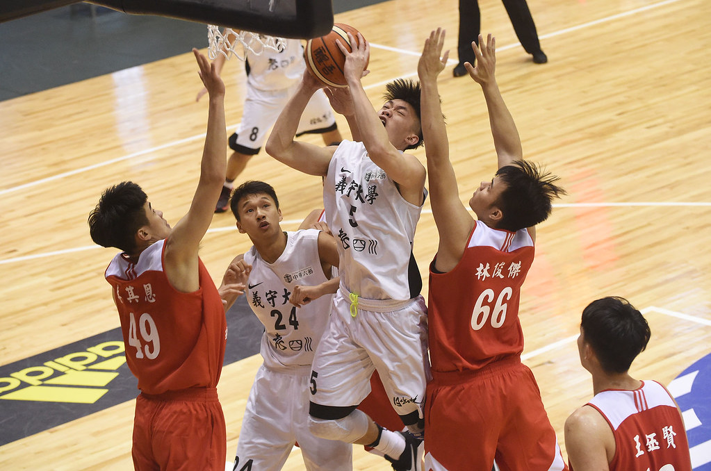 陳昱翰體測過關手感燙　義守11勝排第1