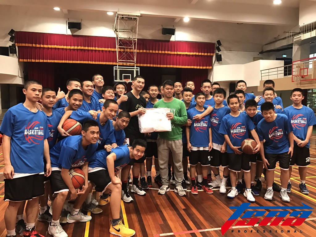 胡瓏貿回母校　分享實踐夢想的勇氣