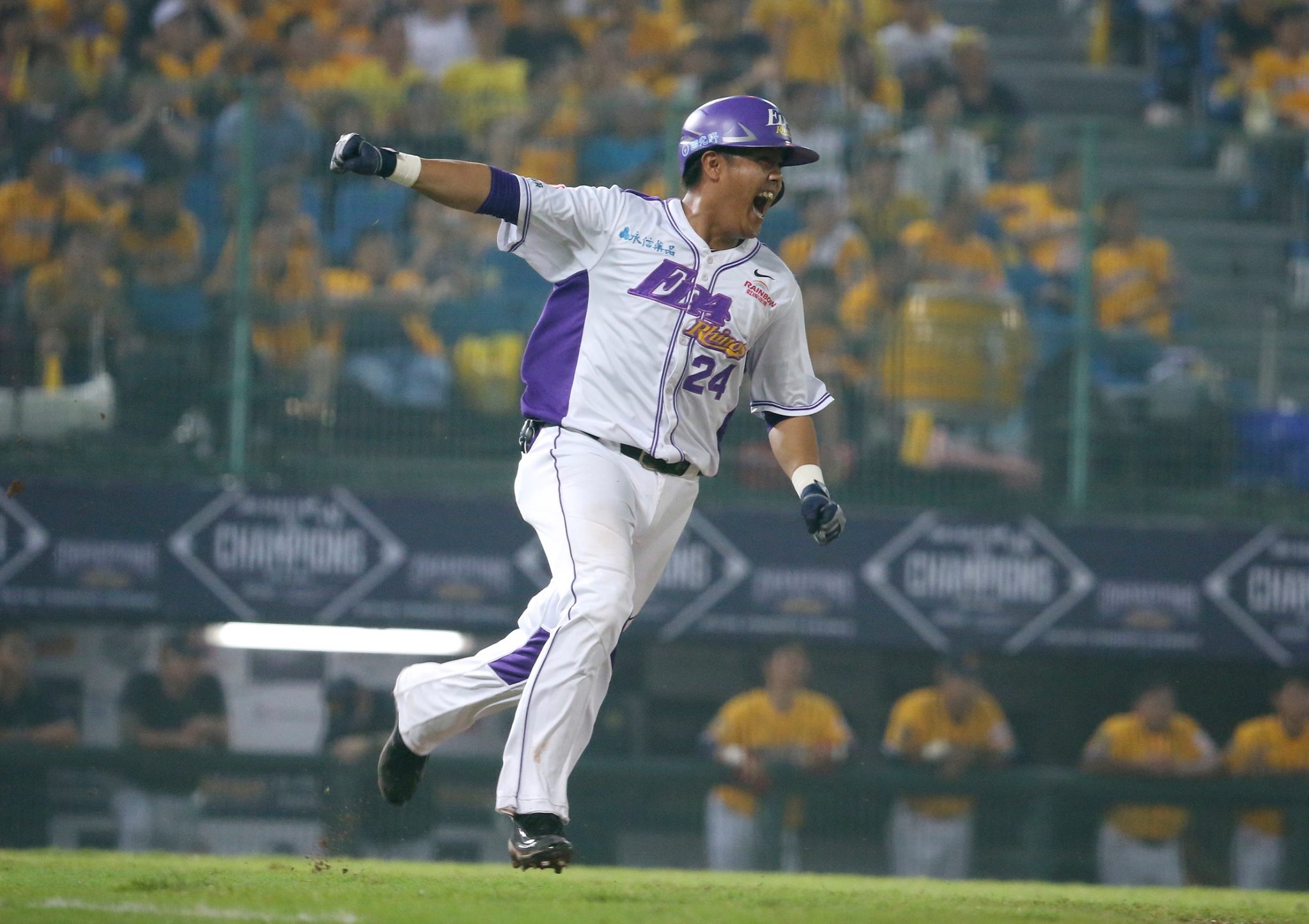 ​陳凱倫滿貫砲助威　富邦擊敗Lamigo