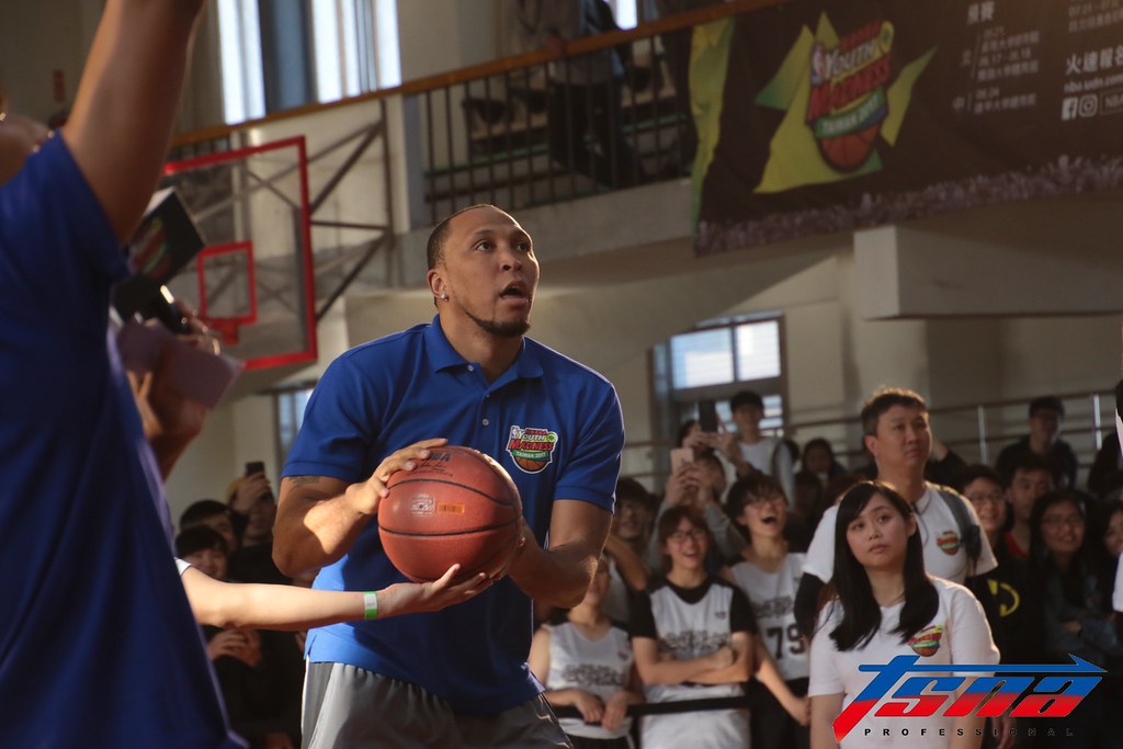 Marion訪台首站　和球迷PK投籃