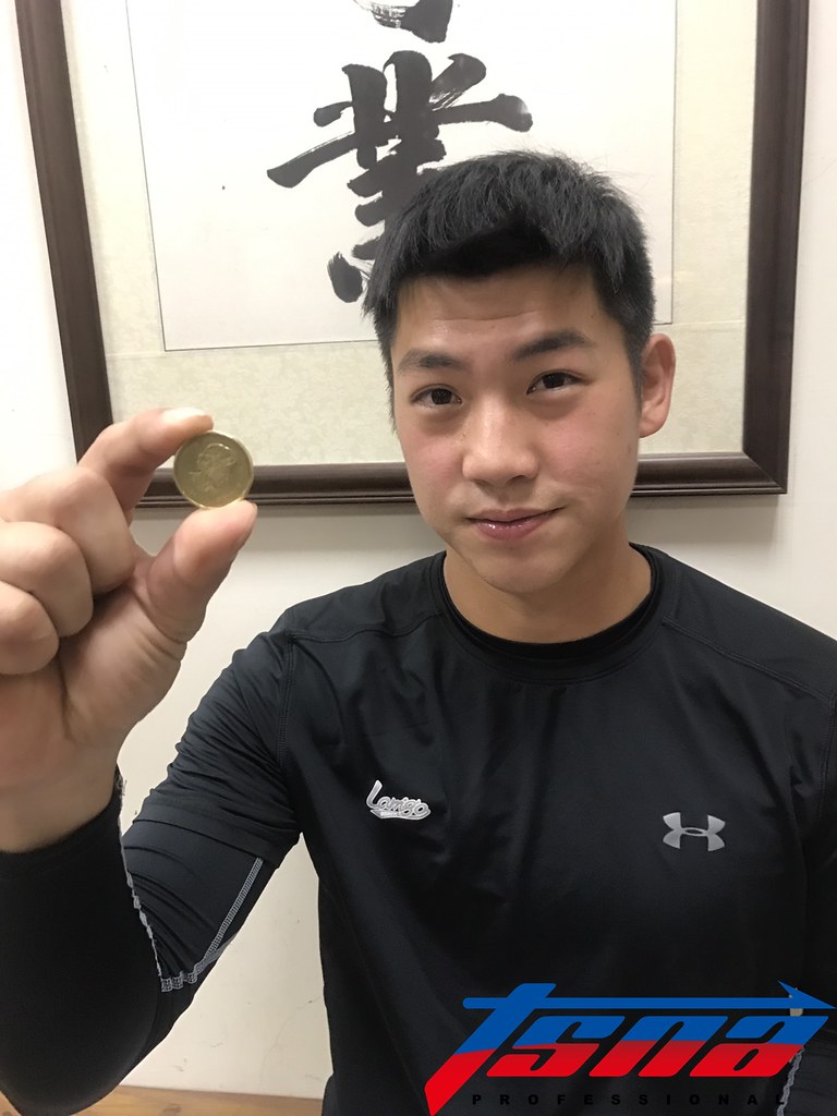 ​貝茲將離台　梁家榮獲金幣加持