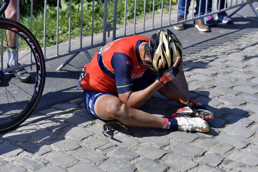 比賽中摔車腦震盪　馮俊凱留院觀察