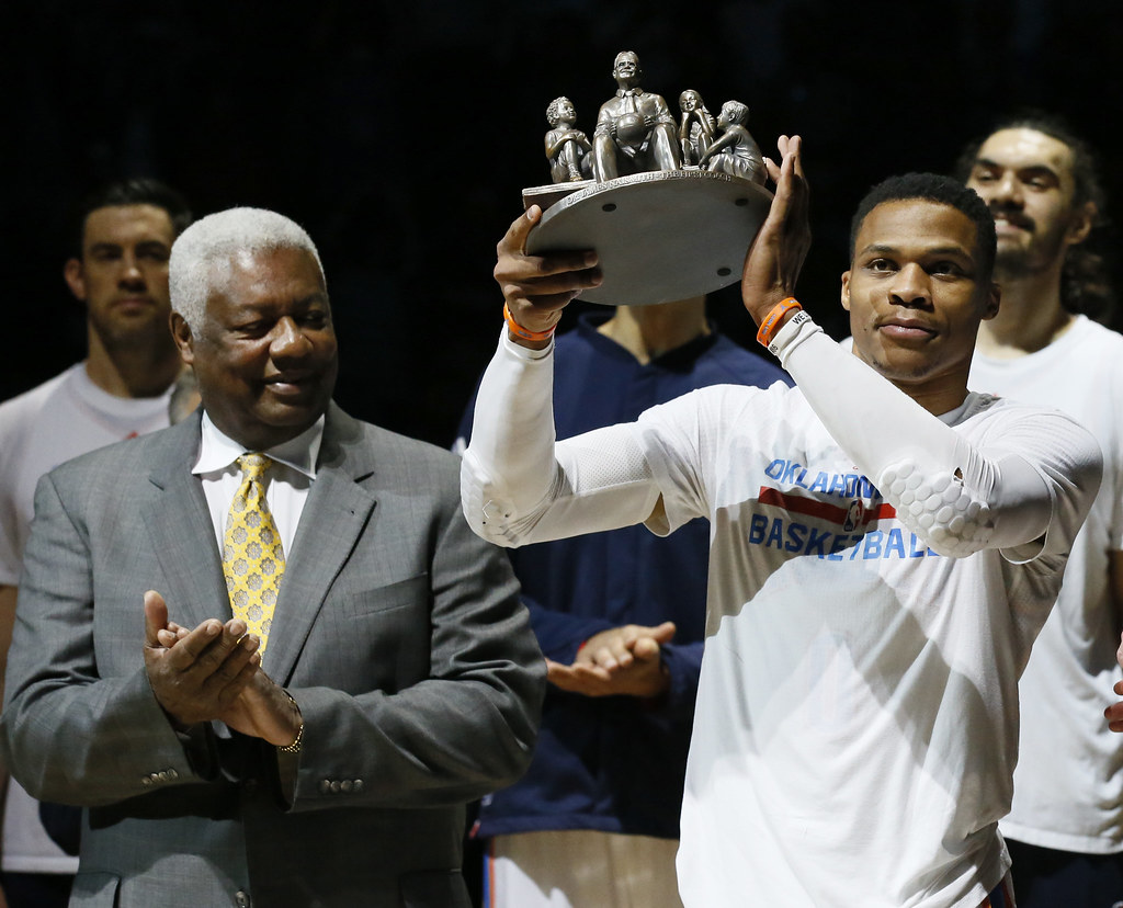 單季大三元　Westbrook賽前獲表揚