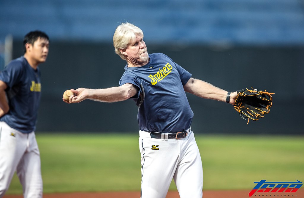 Re: [閒聊] 為什麼不避？為什麼只想揮大棒當英雄？