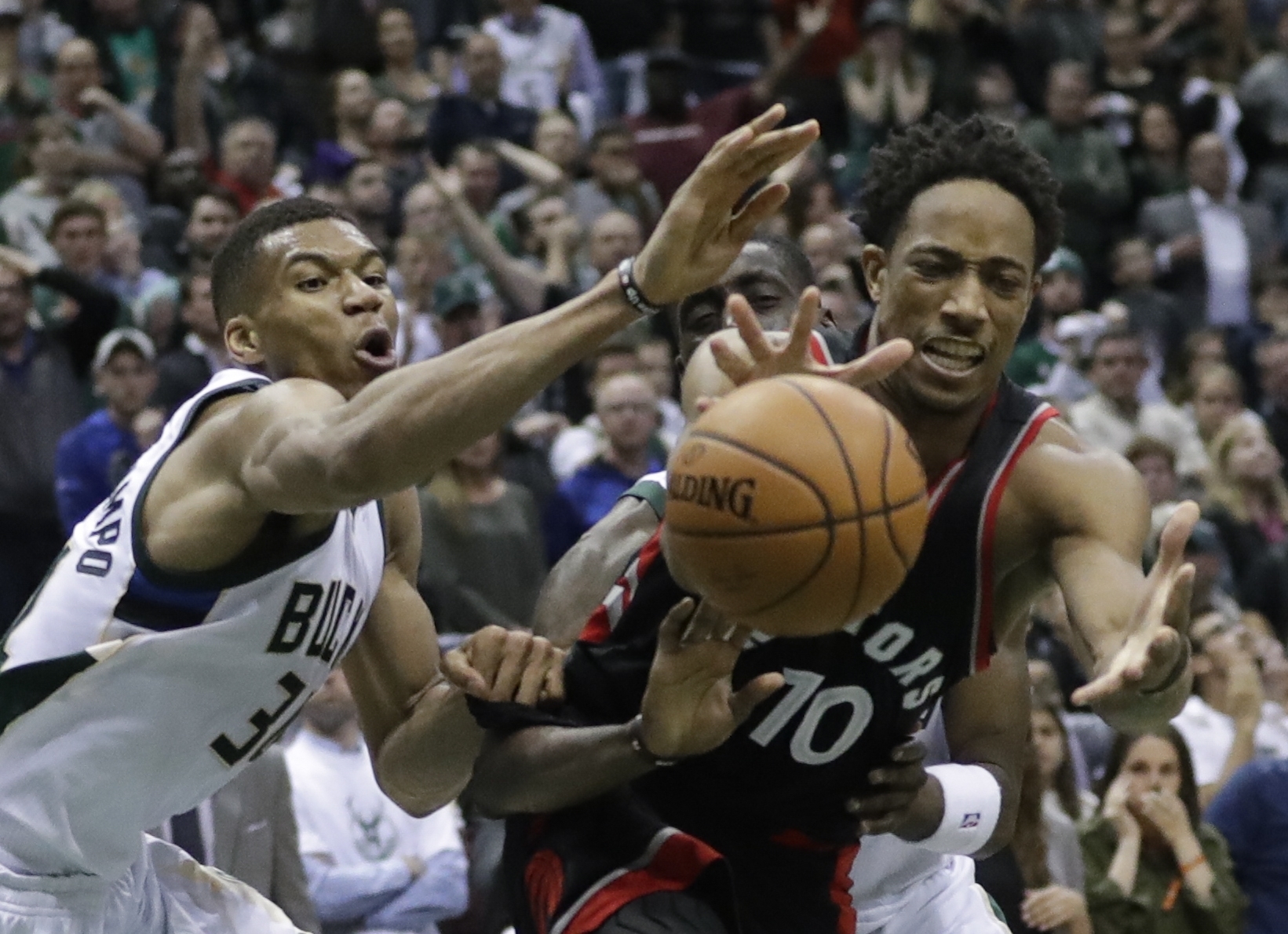 丟掉25分領先　暴龍仍力克公鹿晉級