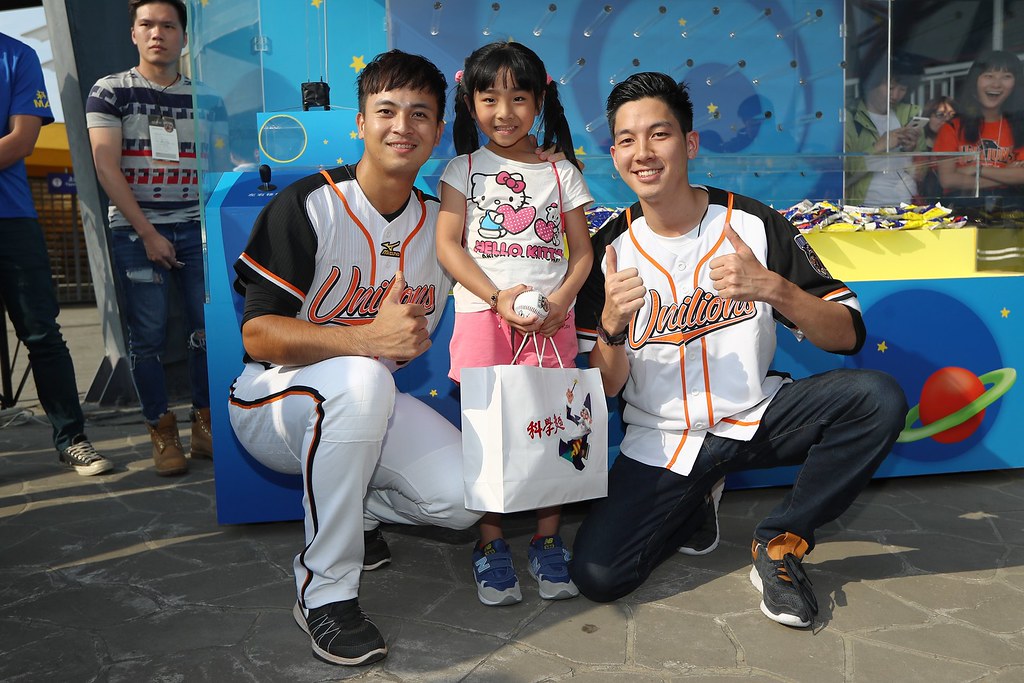 高志綱、蘇智傑、買嘉儀　與球迷玩在一起