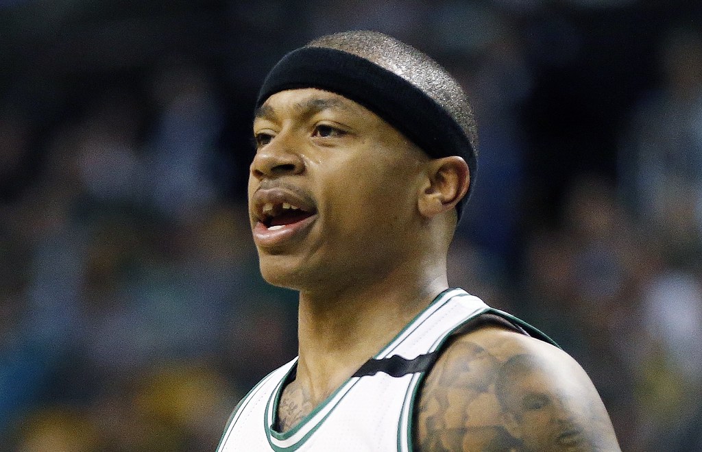 Thomas斷門牙無礙演出　隊友：看起來更強悍